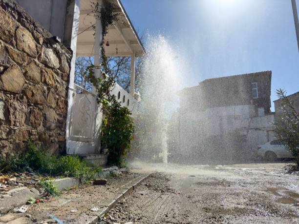 Why Burst Pipe Water Cleanup Should Be Handled by Professionals 